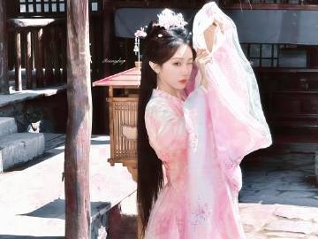 陈云廷《覆水不收旧时义》浴火重生的侯府贵女手握复仇剧本，与铁血帝王展开权力博弈。她借力摄政王站稳脚跟，在深宫内斗中智斗侧妃，瓦解门阀阴谋，还以巧言收服太后，一路逆袭登顶权力巅峰。
