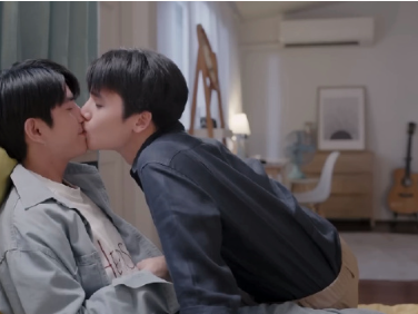 泰剧《亲爱的占卜师》第8集  好喜欢这个老攻，给足lp安全感。关键是长了嘴，很会K式的嘴～